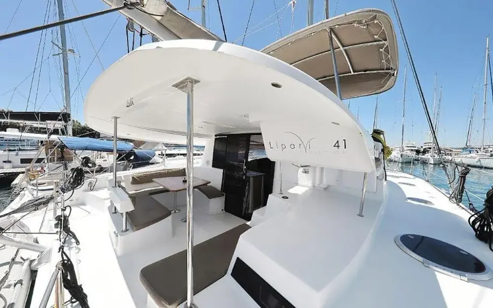 slider 12 Fountaine Pajot Lipari 41