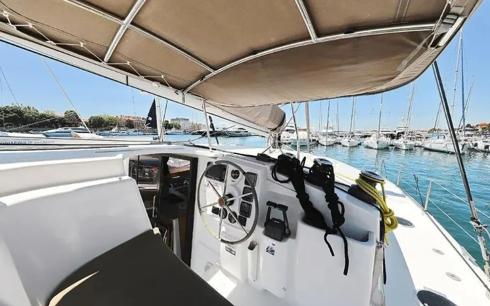 slider 13 Fountaine Pajot Lipari 41