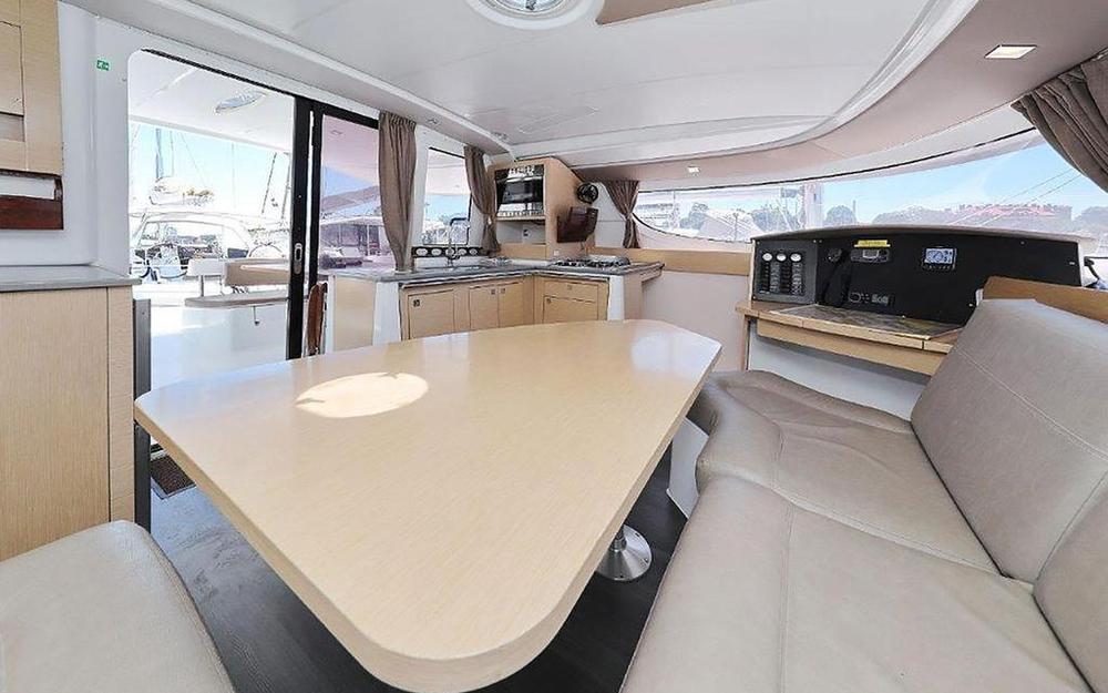 slider 1 Fountaine Pajot Lipari 41