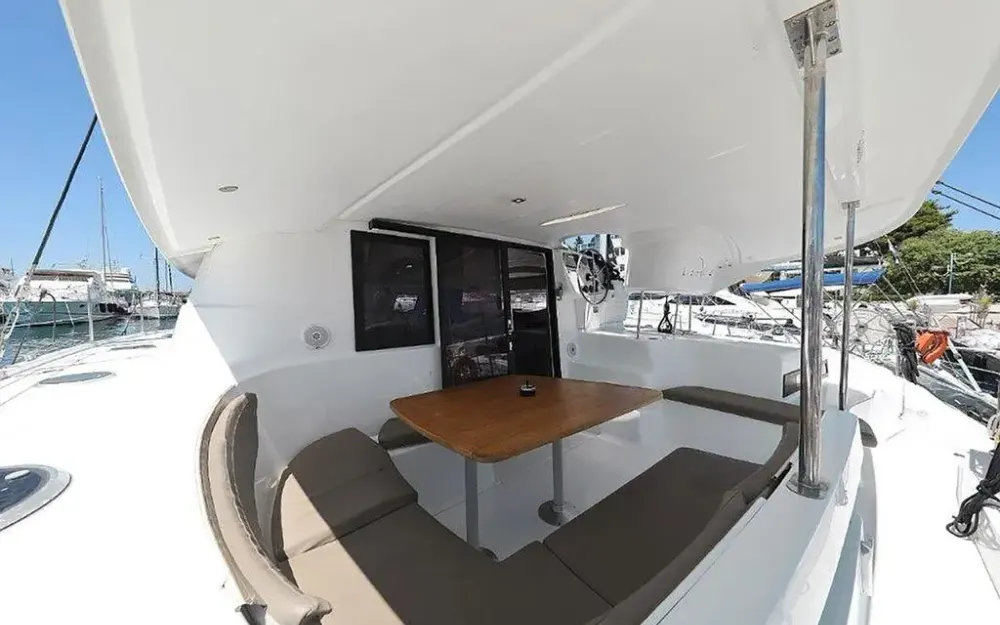 slider 1 Fountaine Pajot Lipari 41