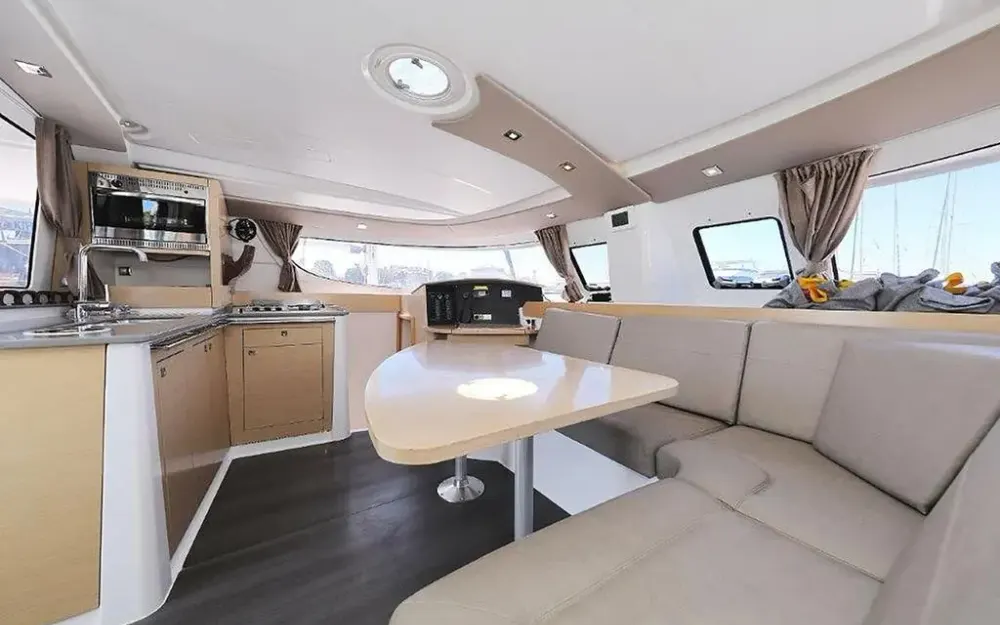 slider 26 Fountaine Pajot Lipari 41