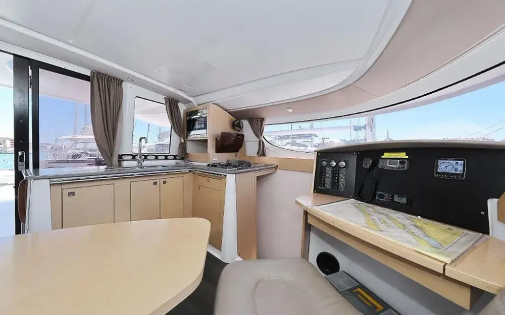 slider 27 Fountaine Pajot Lipari 41