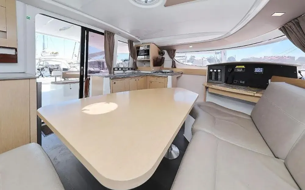 slider 2 Fountaine Pajot Lipari 41