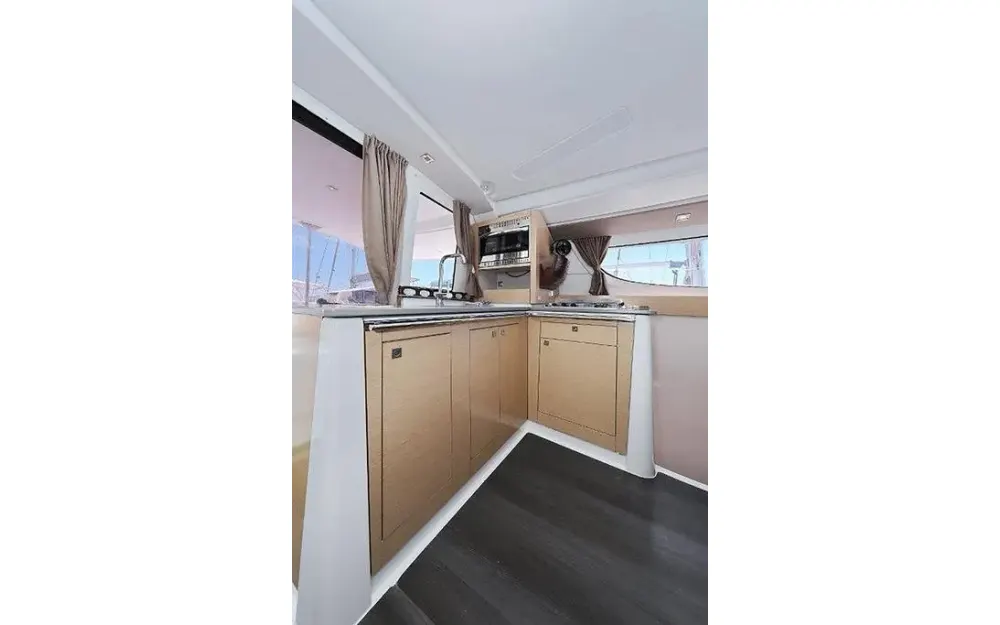 slider 30 Fountaine Pajot Lipari 41
