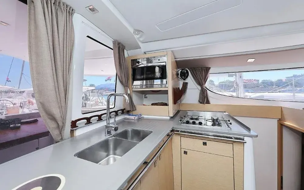 slider 31 Fountaine Pajot Lipari 41