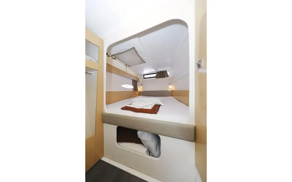 slider 44 Fountaine Pajot Lipari 41