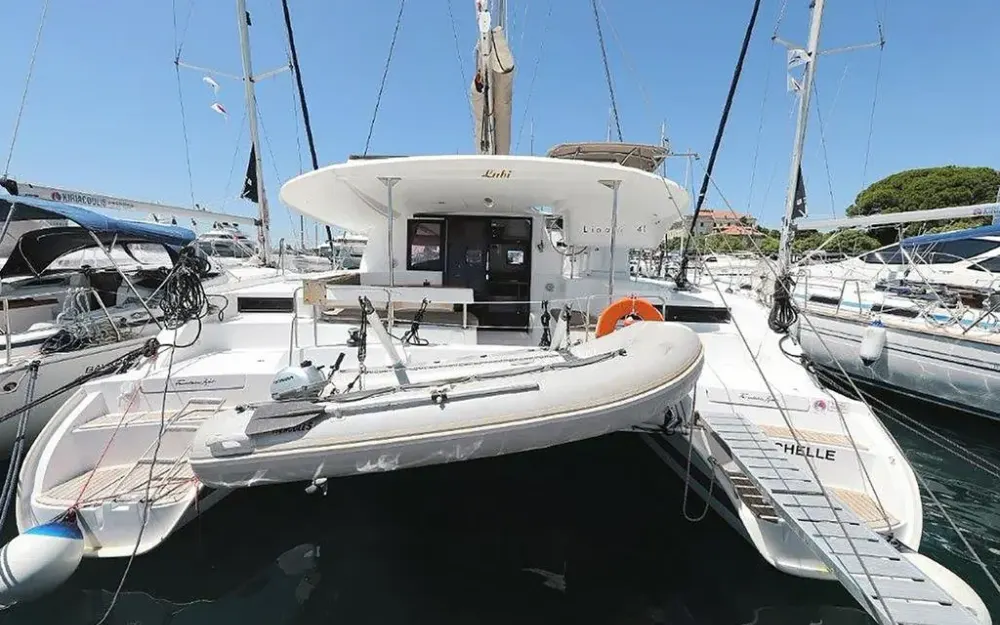 slider 5 Fountaine Pajot Lipari 41