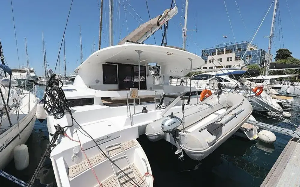 slider 7 Fountaine Pajot Lipari 41