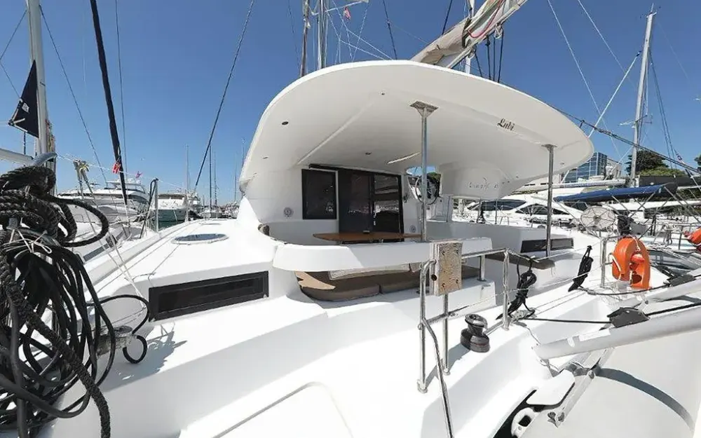 slider 8 Fountaine Pajot Lipari 41