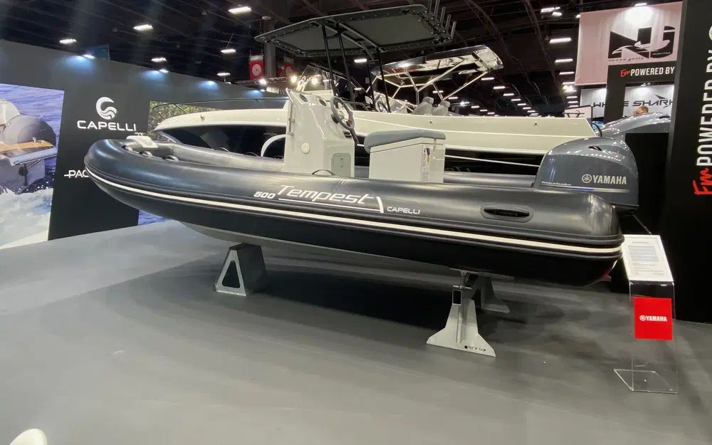 slider 1 Capelli Tempest 500