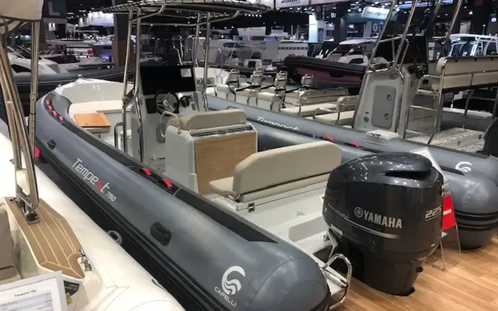 slider 10 Capelli Tempest 750 Sport