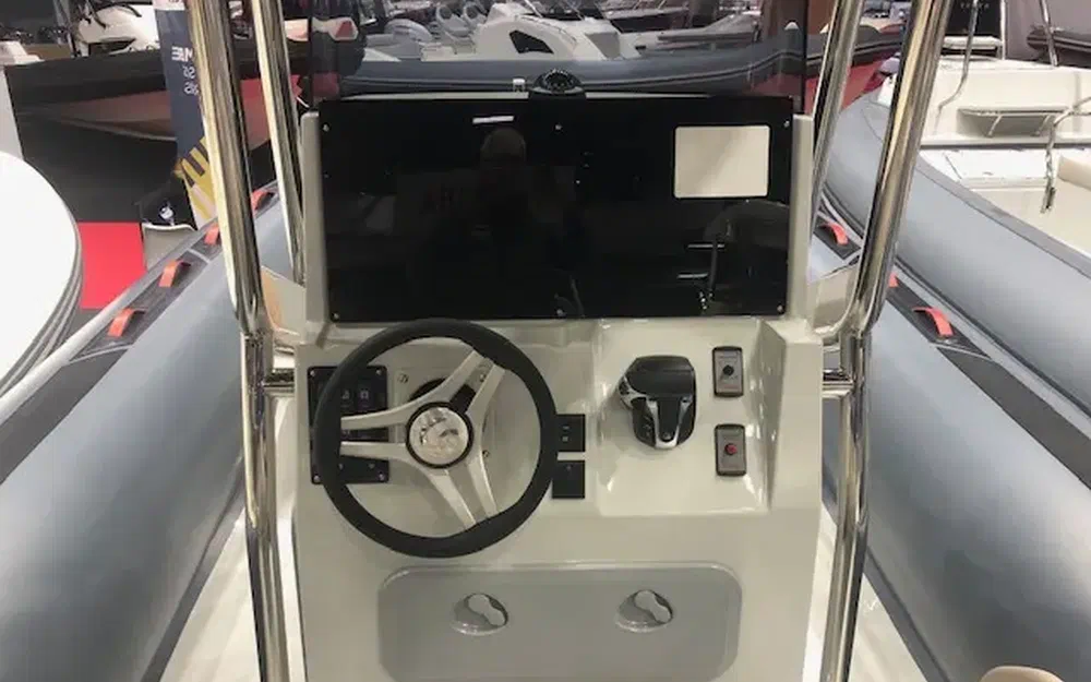 slider 6 Capelli Tempest 750