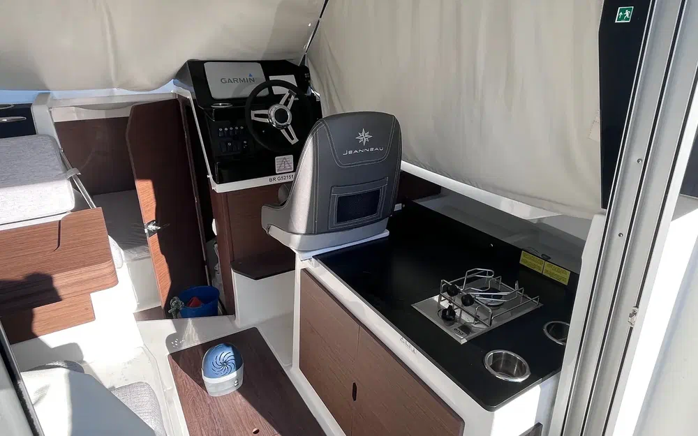 slider 2 Jeanneau Merry Fisher 795