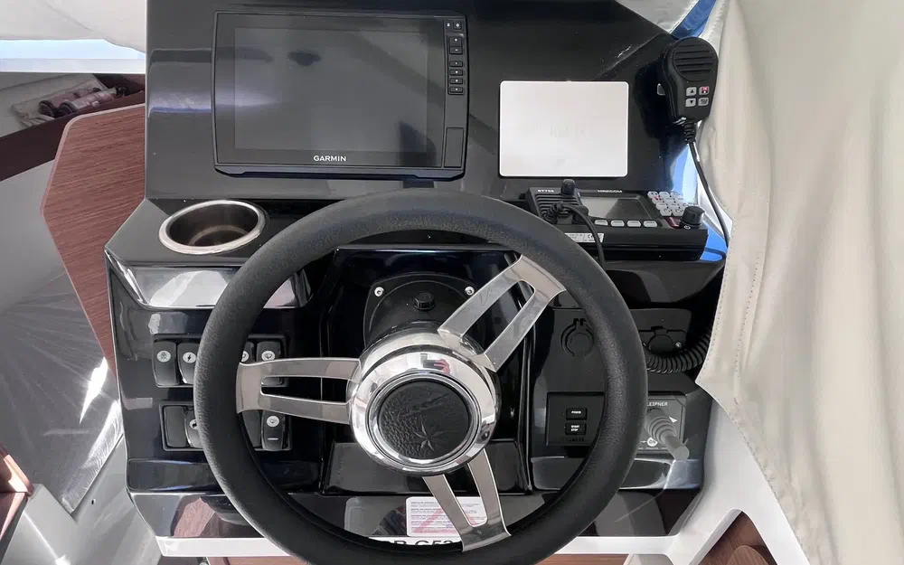 slider 4 Jeanneau Merry Fisher 795