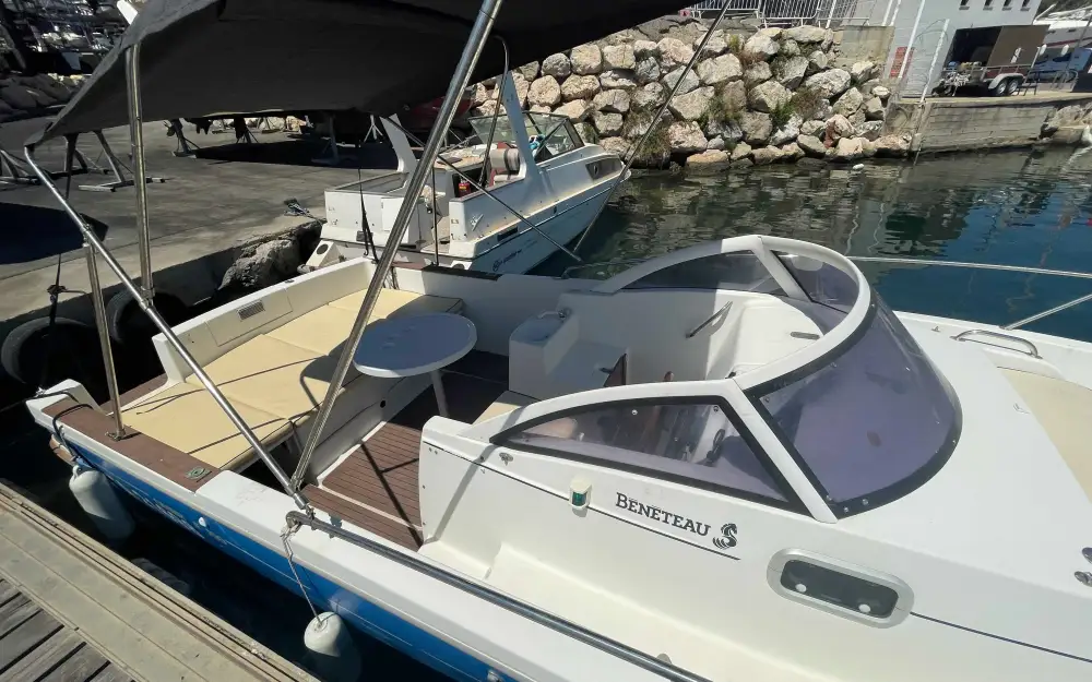 slider 16 Beneteau Ombrine 700