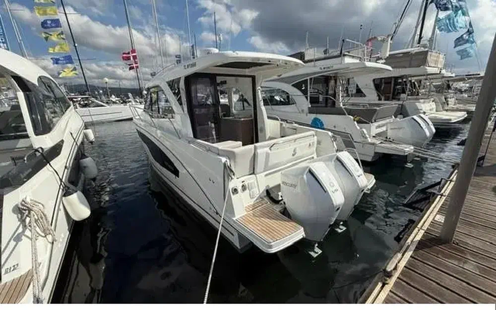 slider 1 Beneteau Antares 9 V2