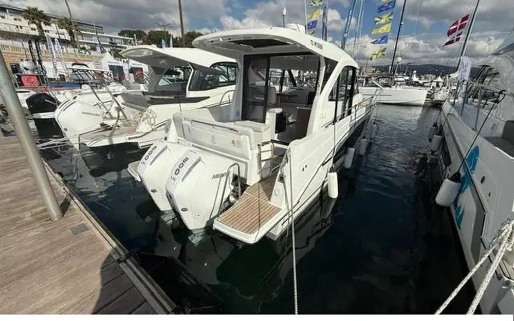 slider 2 Beneteau Antares 9 V2