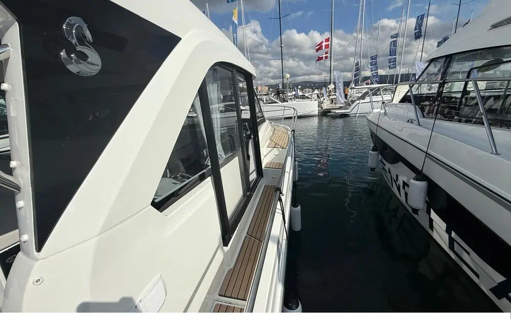 slider 3 Beneteau Antares 9 OB Antares 9 V2