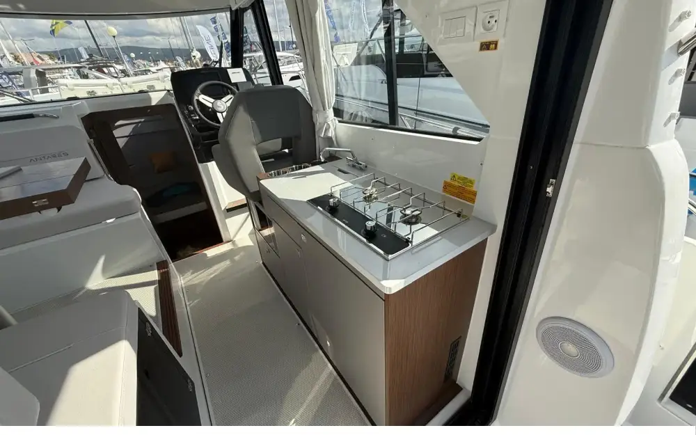 slider 5 Beneteau Antares Serie 9