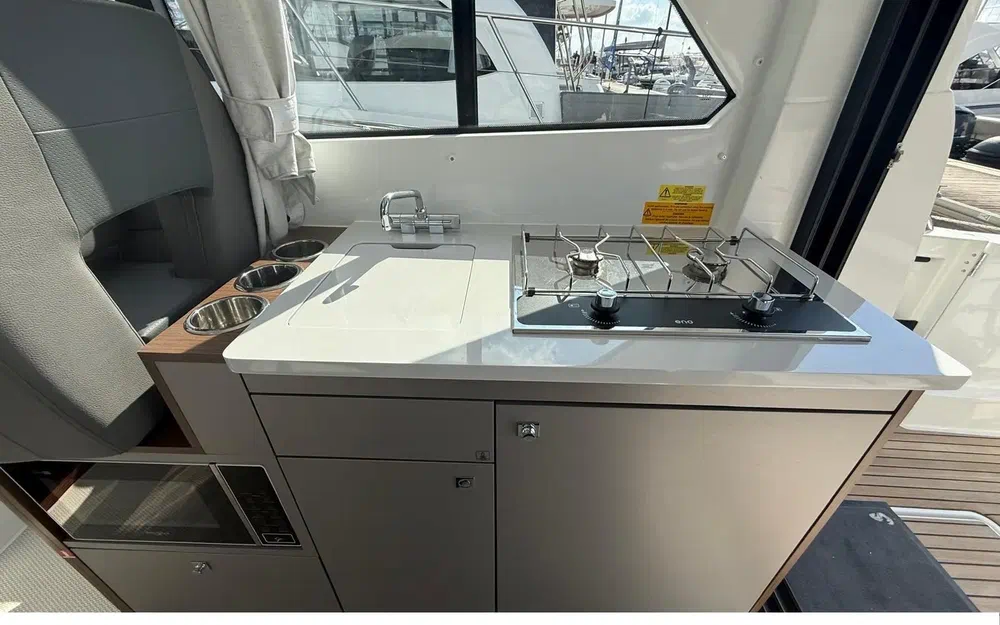 slider 7 Beneteau Antares 9 V2