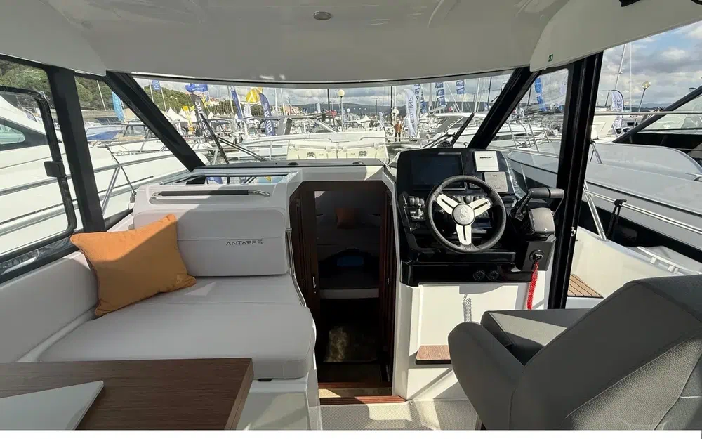 slider 8 Beneteau Antares 9 OB Antares 9 V2