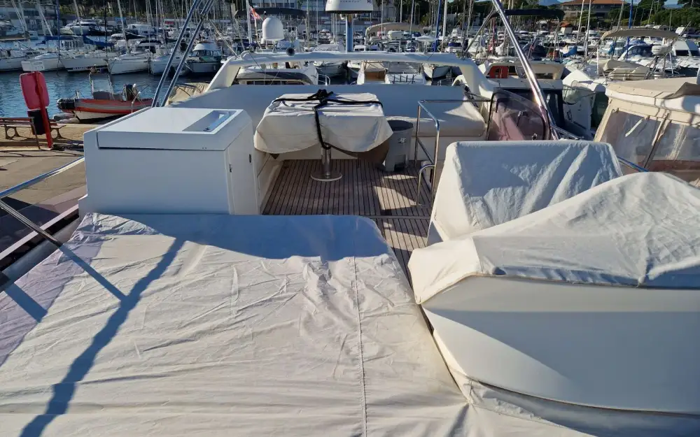 slider 19 Jeanneau Prestige 460 Fly