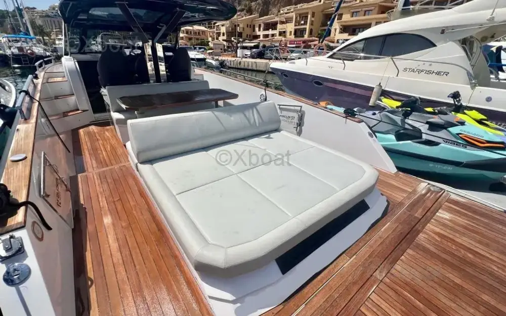 slider 7 Focus Yachts Forza 37