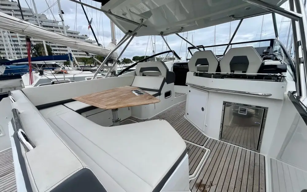 slider 3 Beneteau Flyer 10