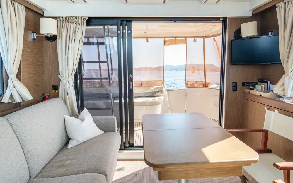 slider 15 Beneteau Swift Trawler 34 Fly
