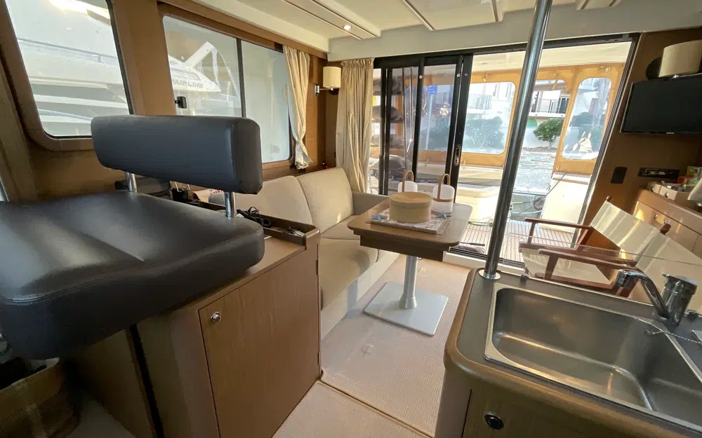 slider 39 Beneteau Swift Trawler 34 Fly