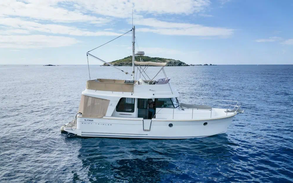 slider 1 Beneteau Swift Trawler 34 Fly