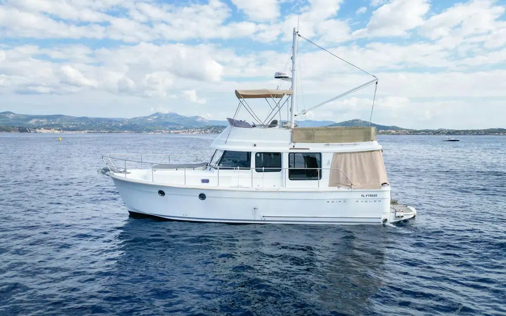 slider 2 Beneteau Swift Trawler 34 Fly