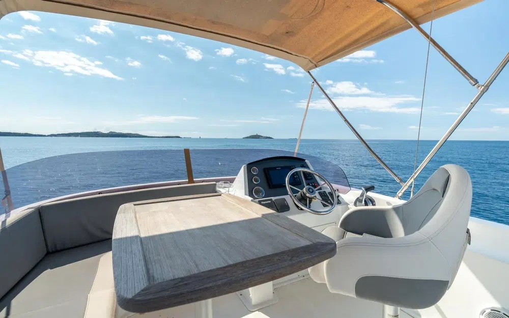 slider 5 Beneteau Swift Trawler 34 Fly