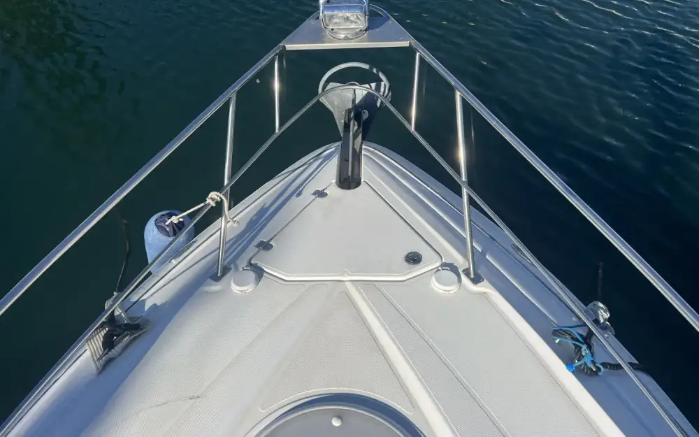 slider 9 Cruisers Yachts  330 Express