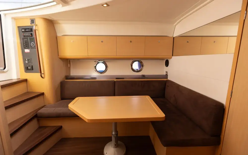 slider 9 Beneteau Flyer Gran Turismo 38