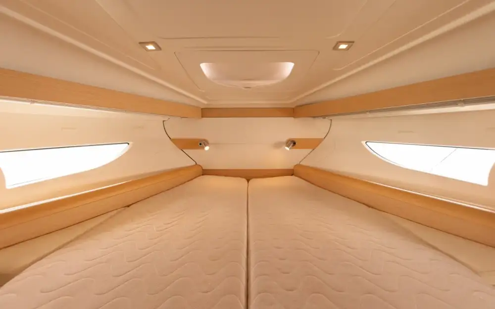 slider 10 Beneteau Flyer Gran Turismo 38