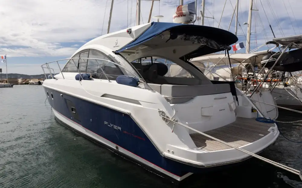slider 1 Beneteau Flyer Gran Turismo 38