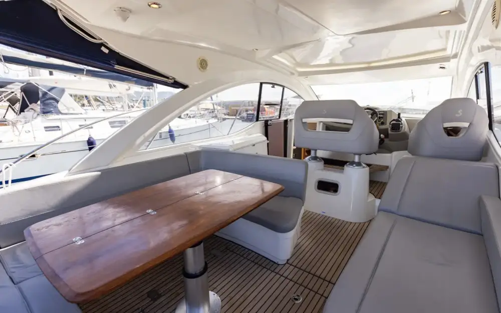 slider 2 Beneteau Flyer Gran Turismo 38