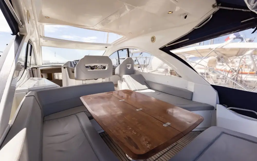 slider 3 Beneteau Flyer Gran Turismo 38