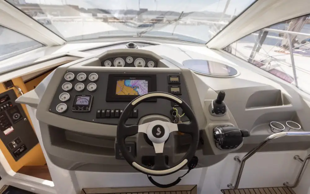 slider 5 Beneteau Flyer Gran Turismo 38
