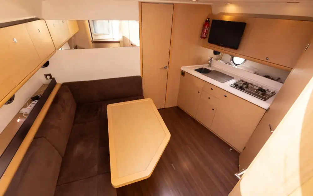 slider 7 Beneteau Flyer Gran Turismo 38