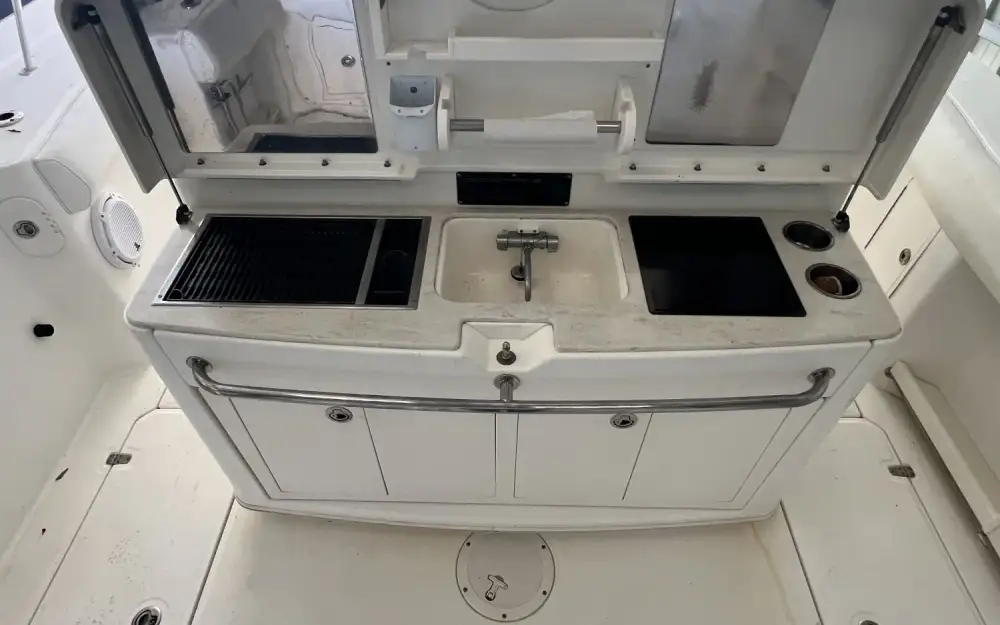 slider 9 Boston Whaler  370 Outrage