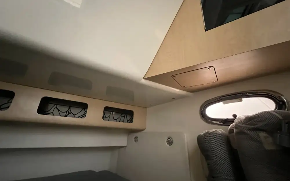 slider 17 Boston Whaler  370 Outrage