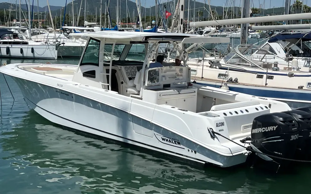 slider 0 Boston Whaler  370 Outrage