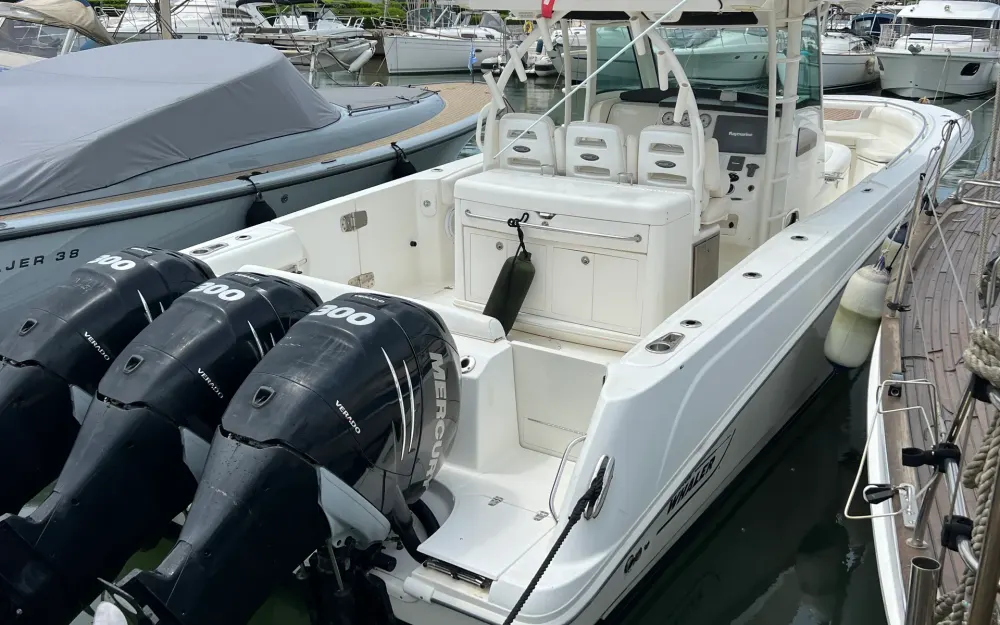 slider 1 Boston Whaler  370 Outrage