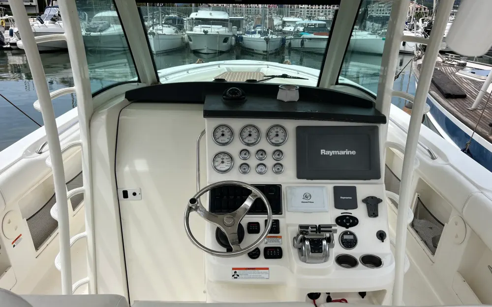 slider 3 Boston Whaler  370 Outrage