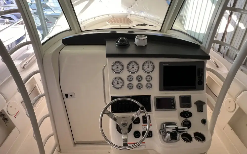 slider 3 Boston Whaler  370 Outrage