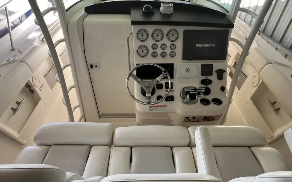 slider 5 Boston Whaler  370 Outrage