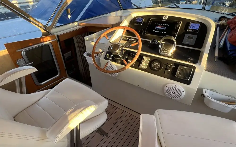 slider 9 Linssen Grand Sturdy 43.9 AC