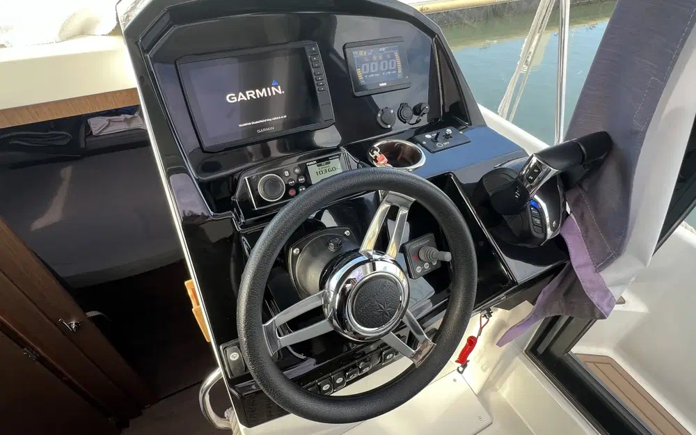 slider 10 Jeanneau Merry Fisher 895